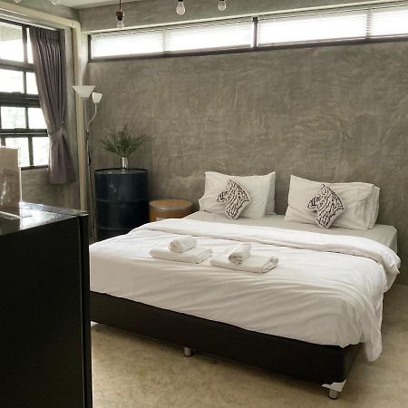Rumpai Loft Habitat Chiang Mai Bagian luar foto