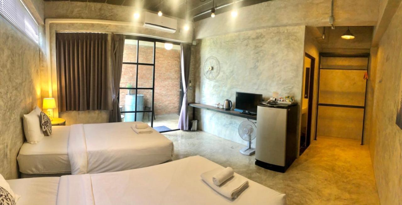 Rumpai Loft Habitat Chiang Mai Bagian luar foto