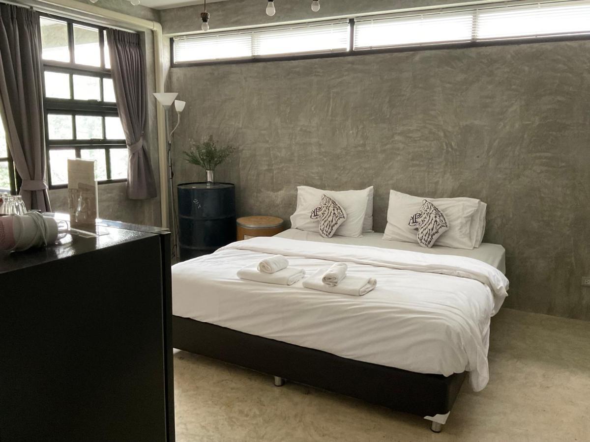 Rumpai Loft Habitat Chiang Mai Bagian luar foto
