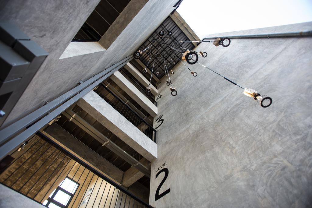 Rumpai Loft Habitat Chiang Mai Bagian luar foto