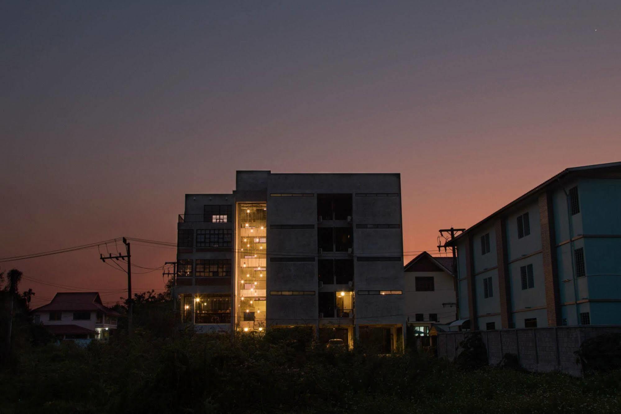 Rumpai Loft Habitat Chiang Mai Bagian luar foto