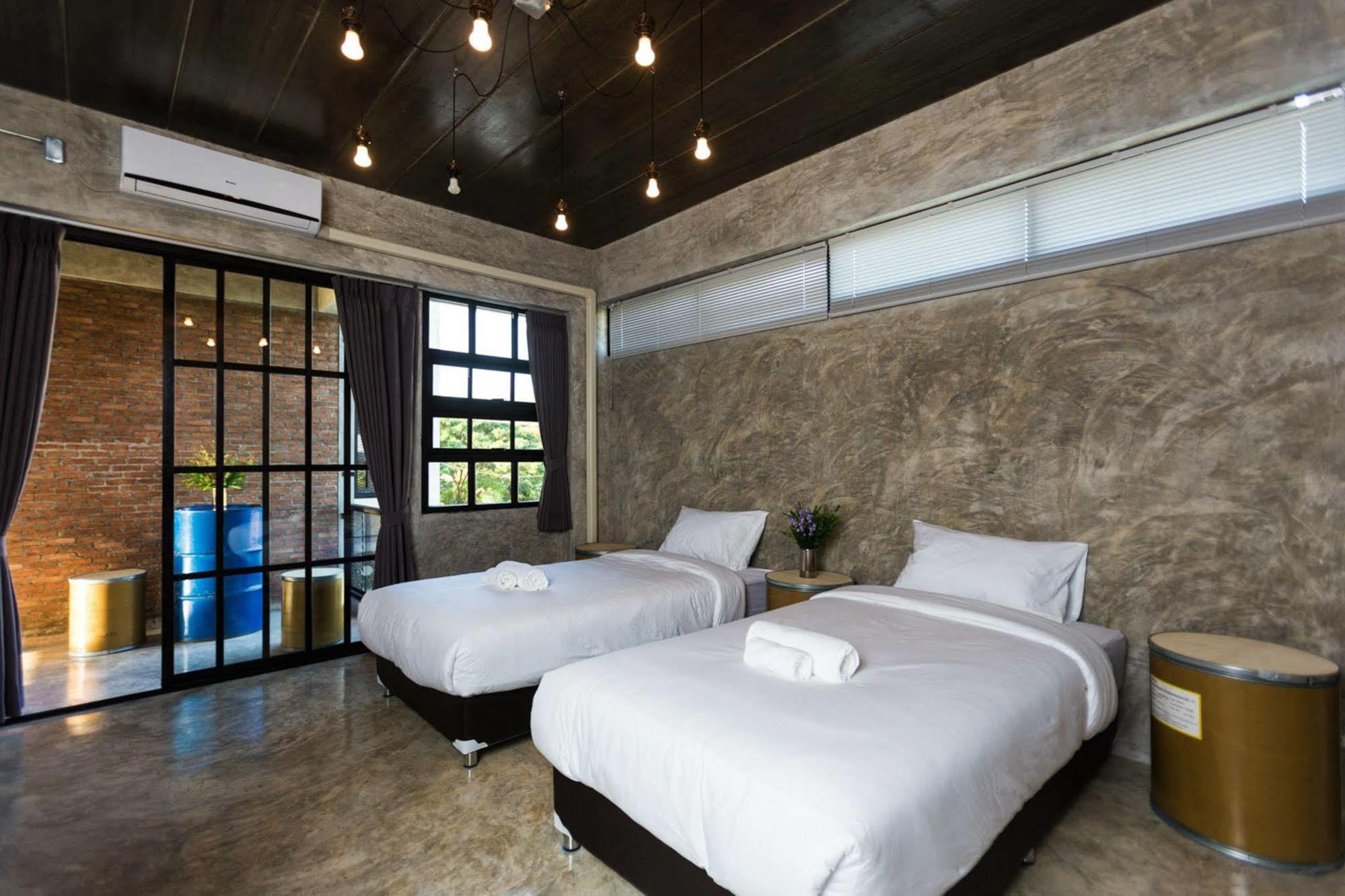 Rumpai Loft Habitat Chiang Mai Bagian luar foto