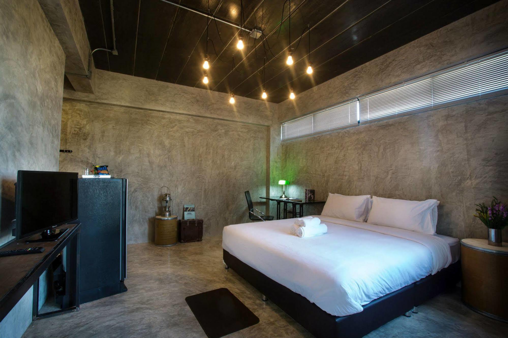 Rumpai Loft Habitat Chiang Mai Bagian luar foto