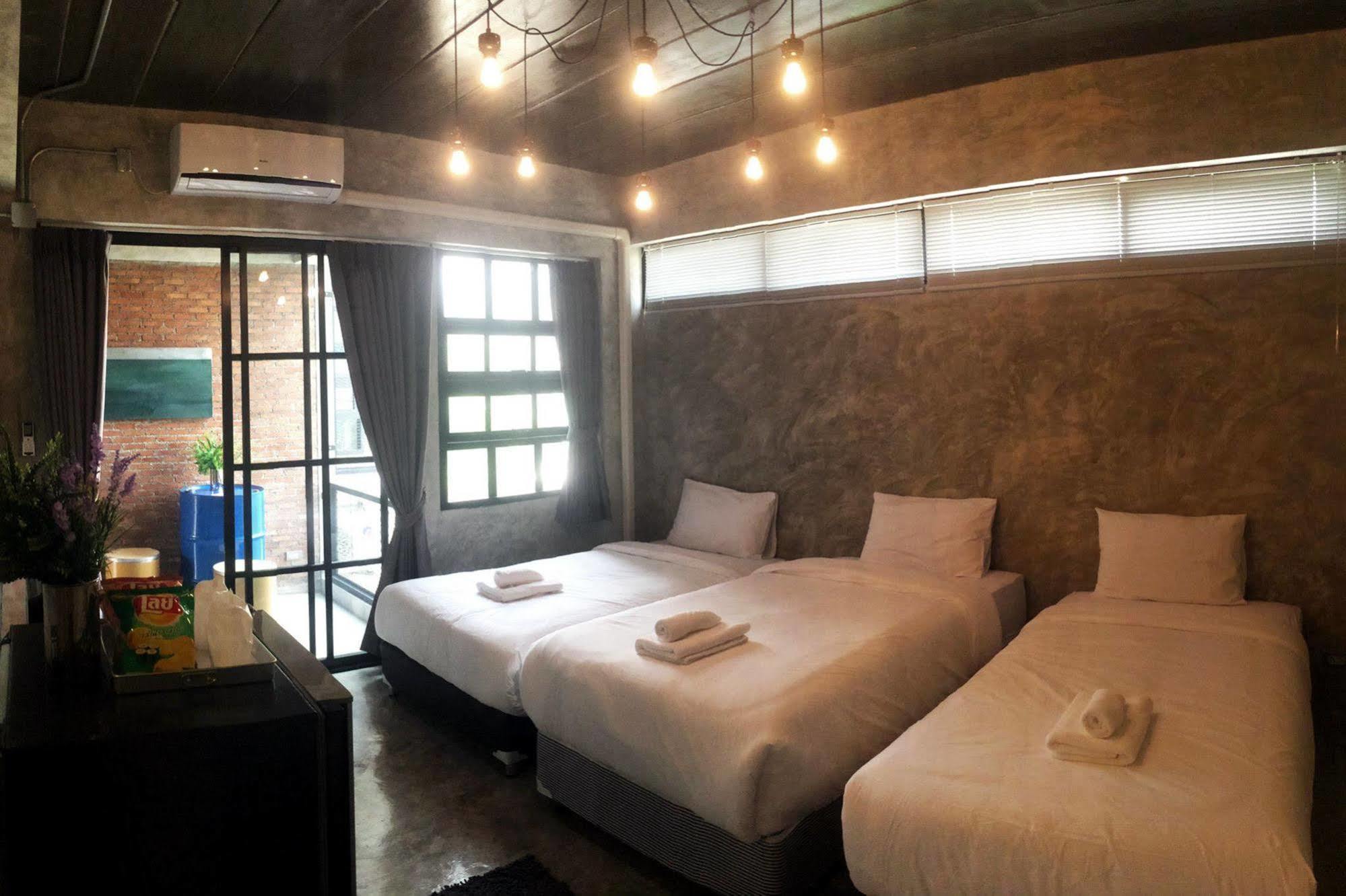 Rumpai Loft Habitat Chiang Mai Bagian luar foto