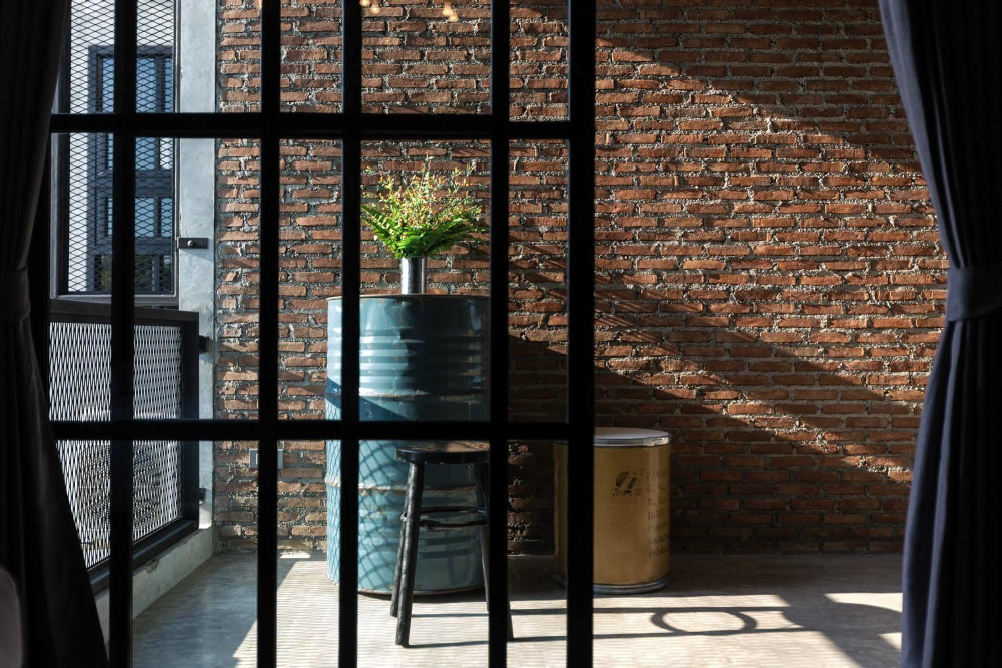 Rumpai Loft Habitat Chiang Mai Bagian luar foto